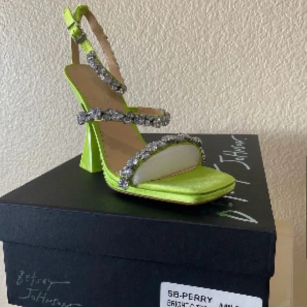 NEW Betsey Johnson Satin& Rhinestones Heels Size 7 - Picture 2 of 7